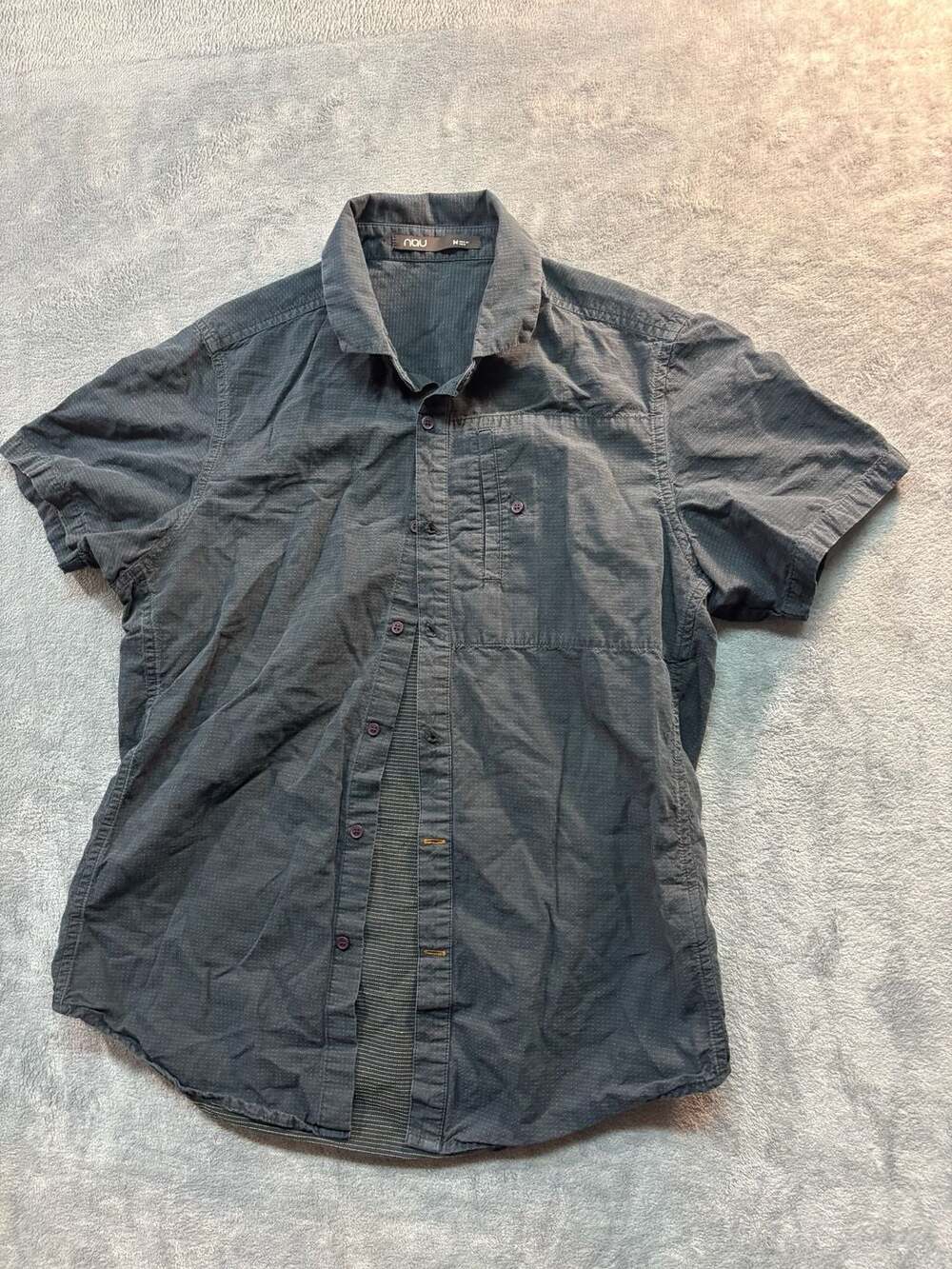 Nau Men's Short Sleeve Button-Down Shirt Charcoal Dotted Pattern